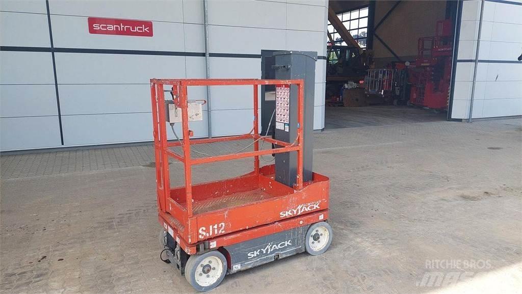 SkyJack SJ12 客货电梯