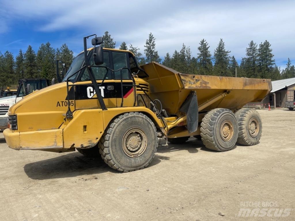 CAT 725 铰接式自卸车