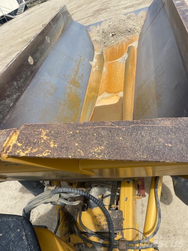 CAT 725 铰接式自卸车