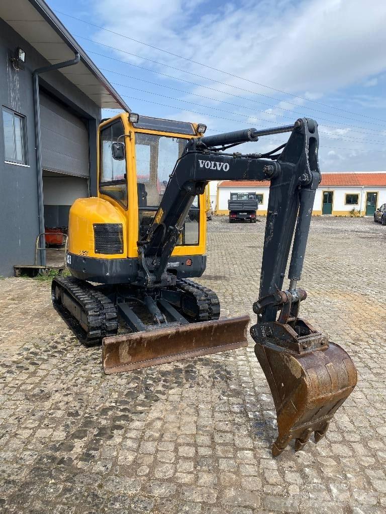 Volvo ECR 28 小型挖掘机