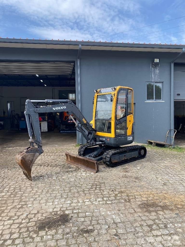Volvo ECR 28 小型挖掘机