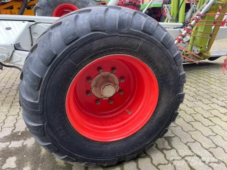 CLAAS Liner 3600 收割机