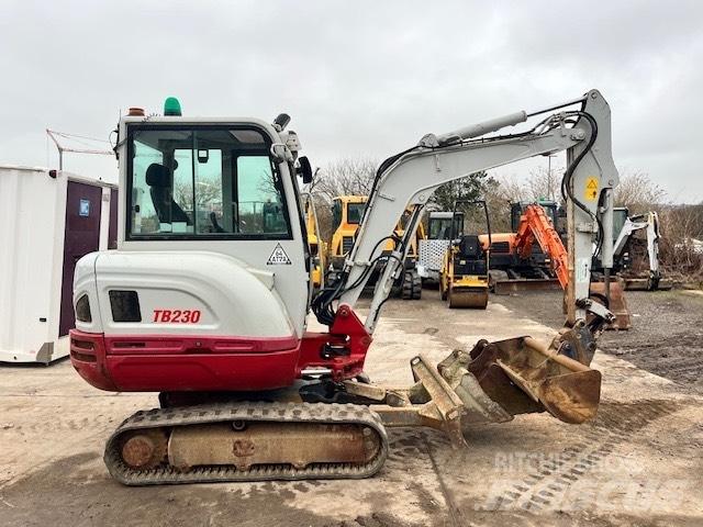 Takeuchi TB 230 小型挖掘机
