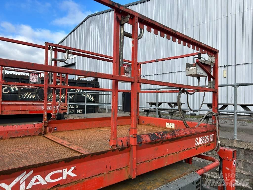 SkyJack SJ 6826 RT 剪叉式升降机