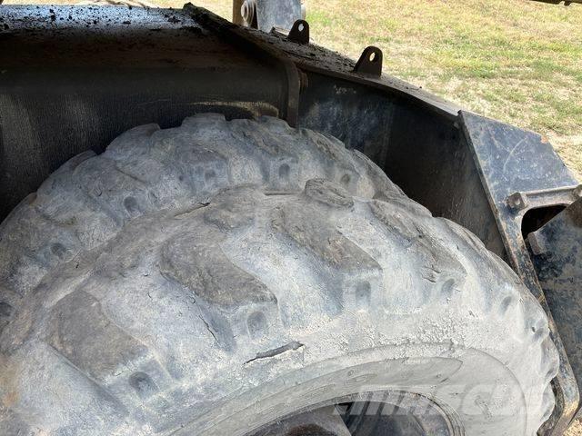 JCB JS 145 W 轮式挖掘机