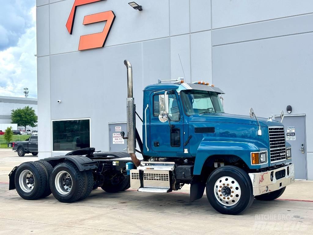 Mack Pinnacle 牵引车