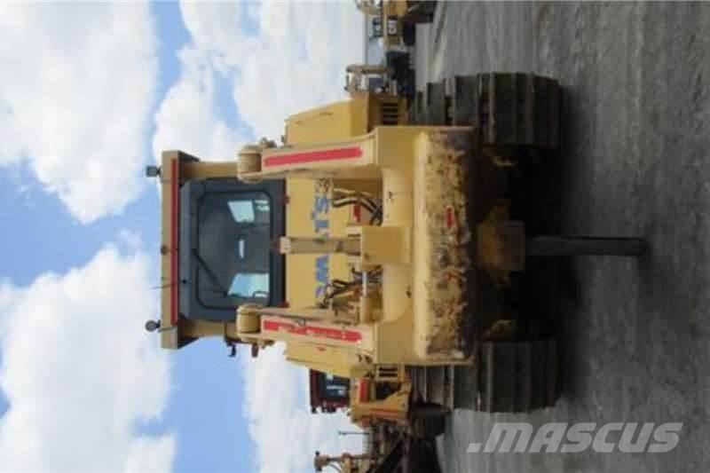 Komatsu D275A-5 履带式推土机