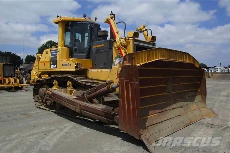 Komatsu D275A-5 履带式推土机