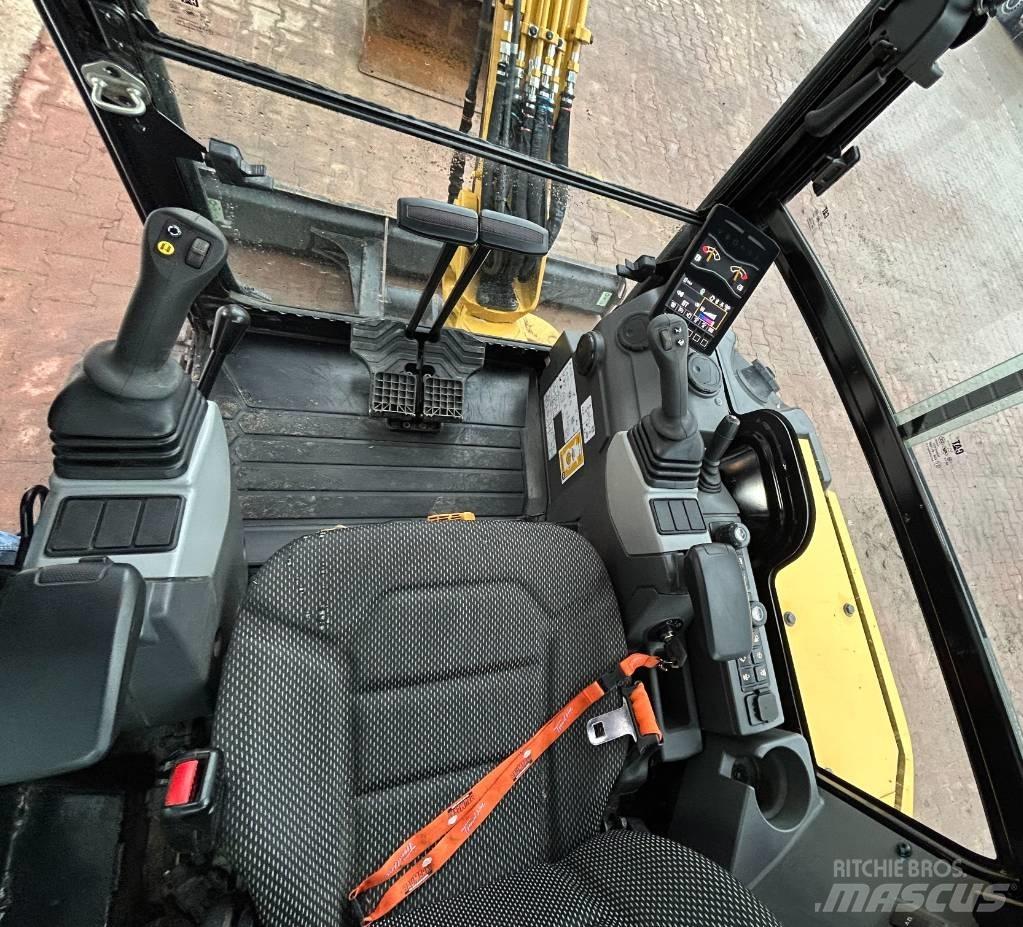 CAT 303.5 小型挖掘机