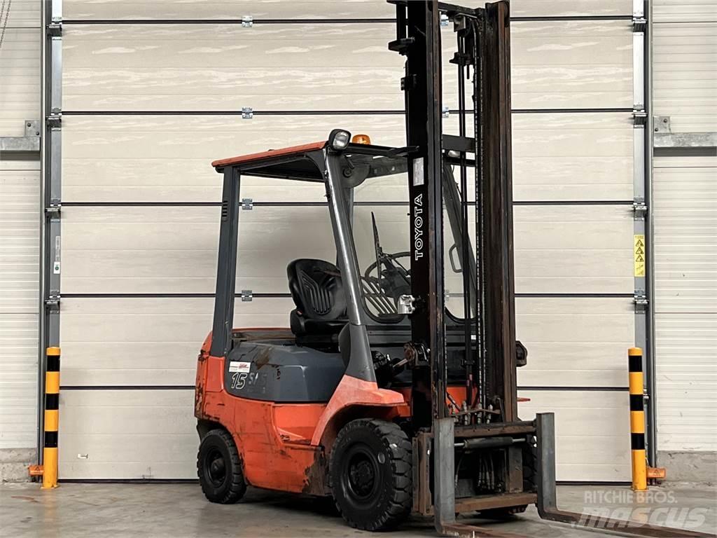 Toyota 02-7FDF15 柴油叉车