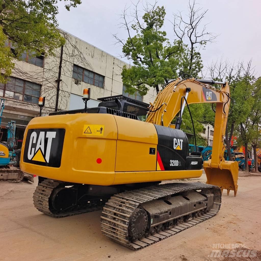 CAT 320 D2L 履带挖掘机