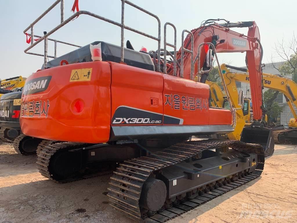 Doosan DX 300 LCA 履带挖掘机