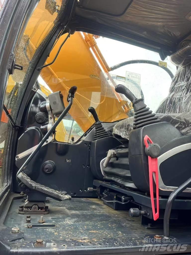 Hyundai R220LC-9S 轮式挖掘机