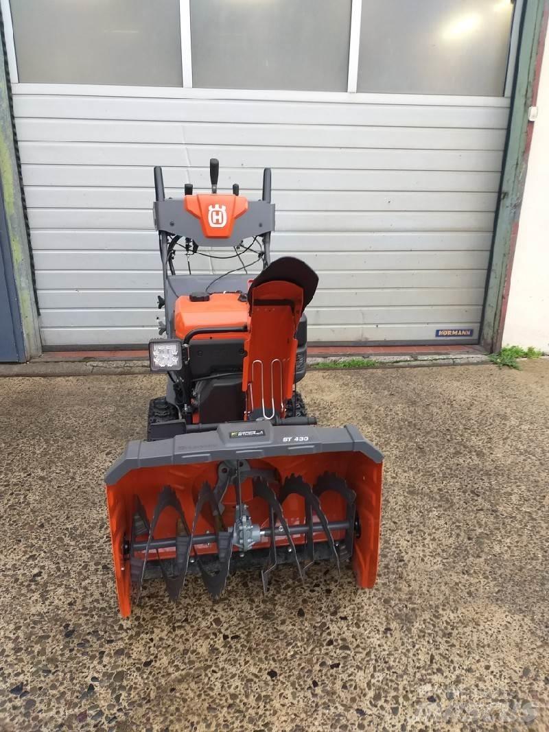 Husqvarna ST420 扬雪机