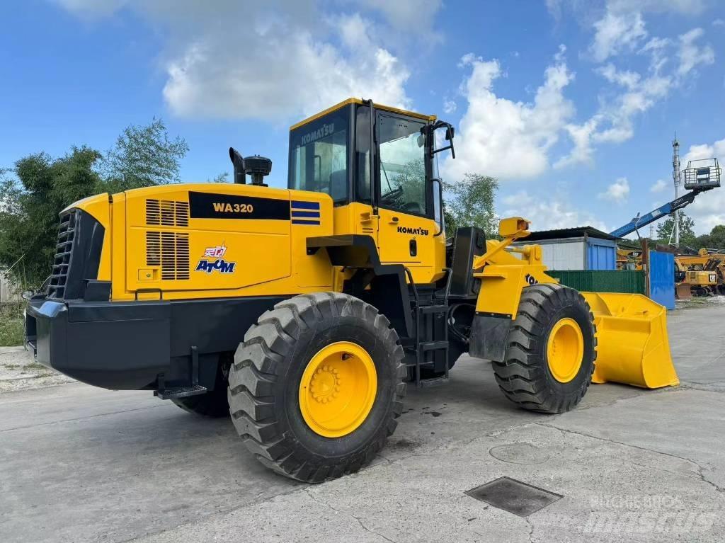 Komatsu WA 320-5 轮式装载机