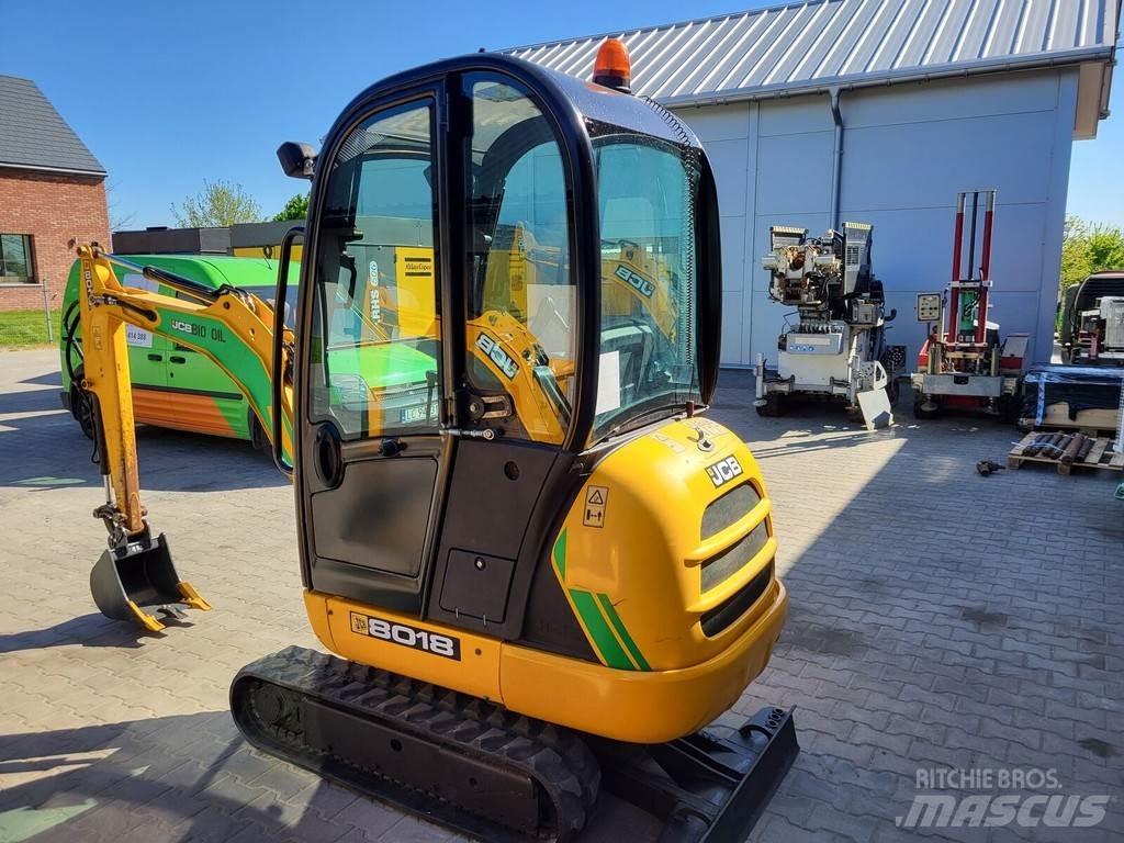 JCB 8018 CTS 小型挖掘机