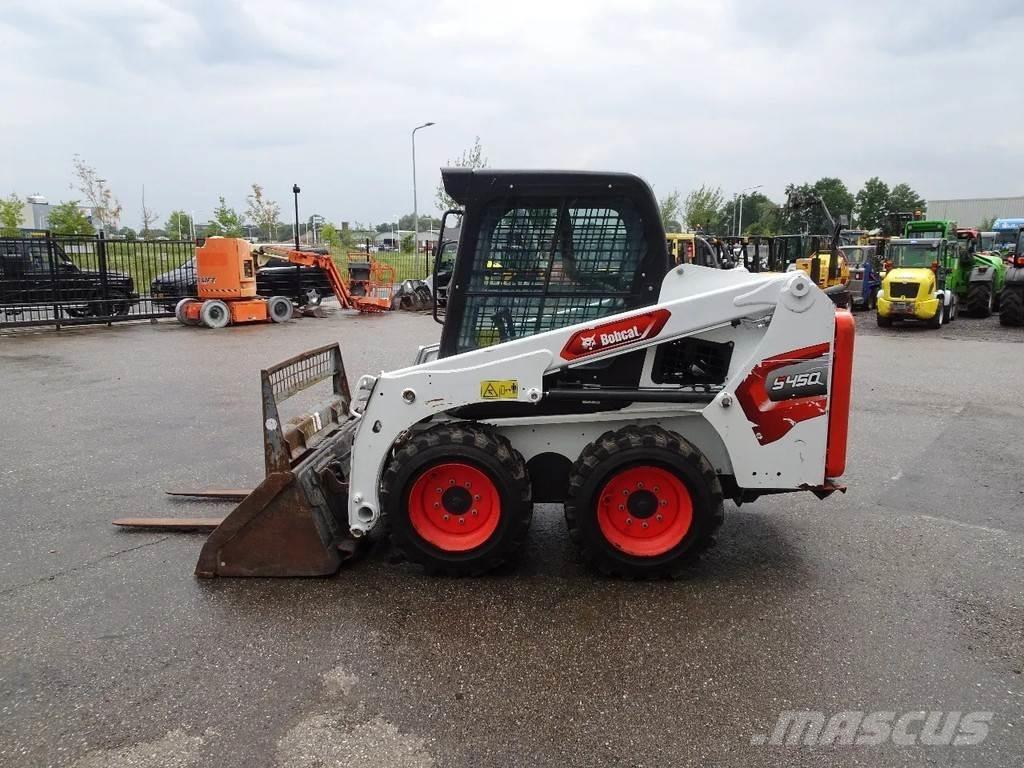 Bobcat S450 滑移装载机
