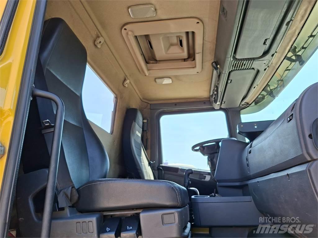 Scania T 420 LA 牵引车