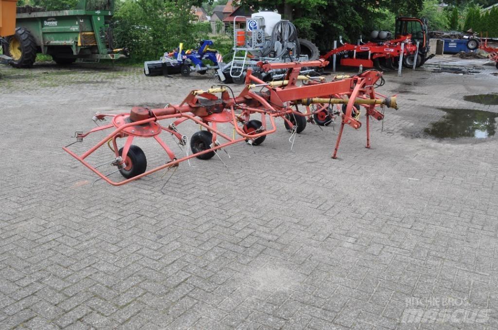 Lely Lotus 675 犁耙和摊草机