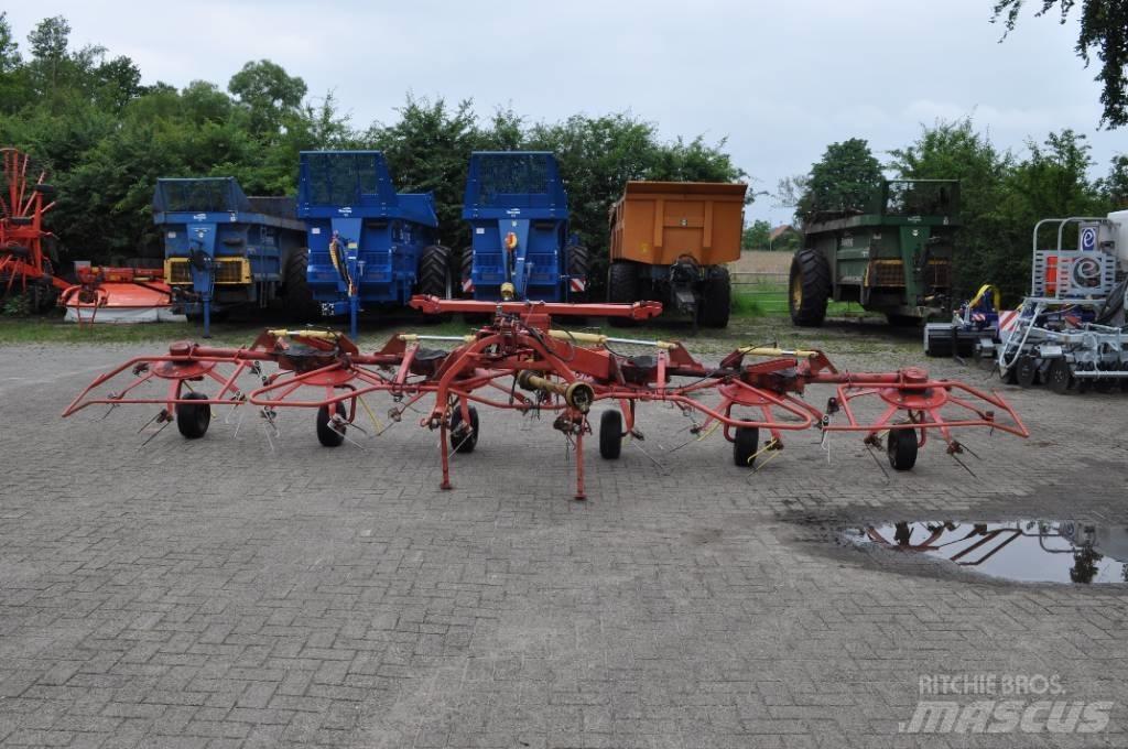 Lely Lotus 675 犁耙和摊草机