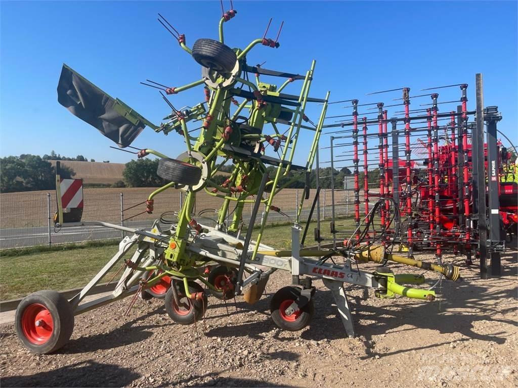 CLAAS Volto 900 T 犁耙和摊草机