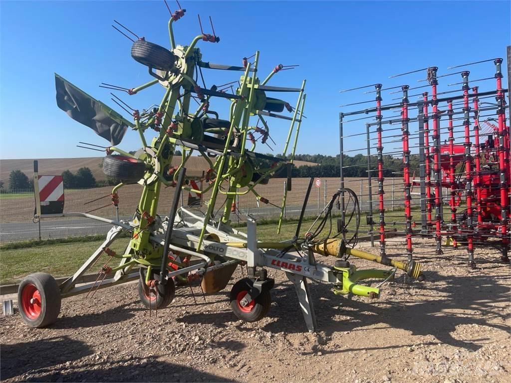 CLAAS Volto 900 T 犁耙和摊草机