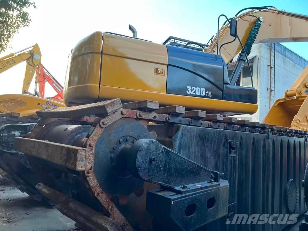CAT 320D2 水陆两栖挖掘机