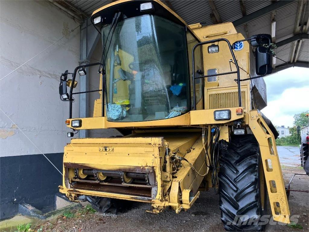 New Holland TX67 联合收割机