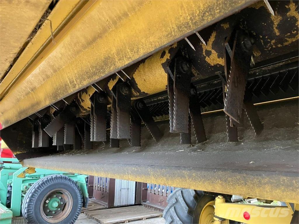 New Holland TX67 联合收割机