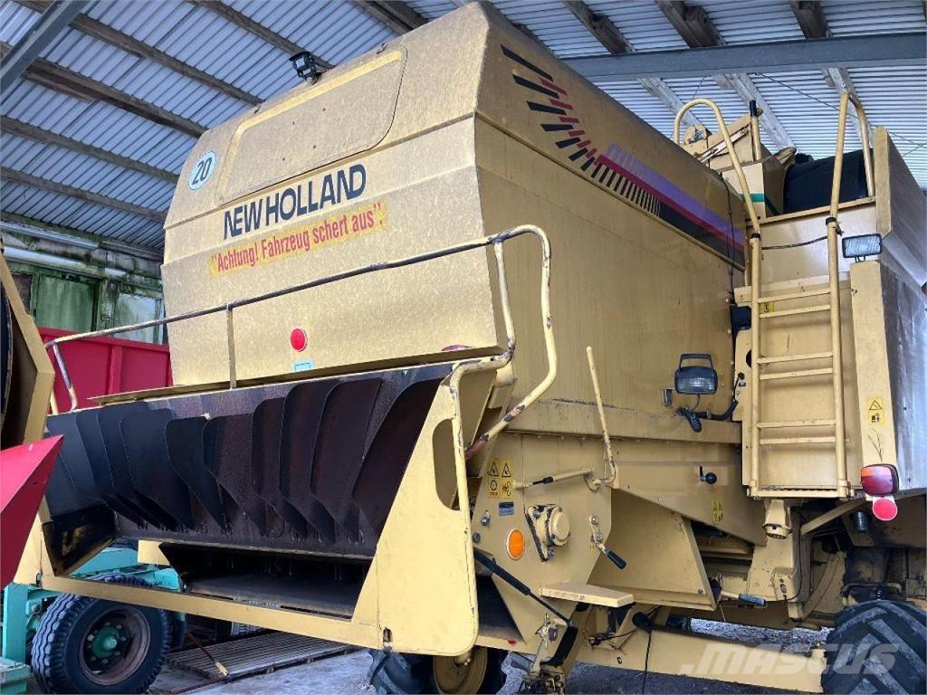 New Holland TX67 联合收割机