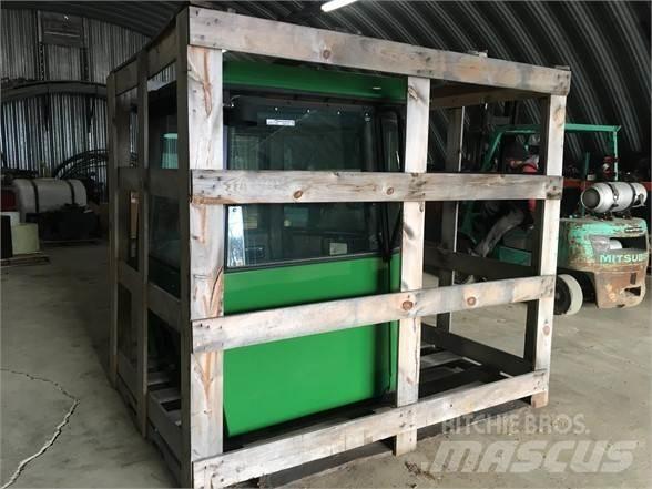 John Deere  驾驶室与内部