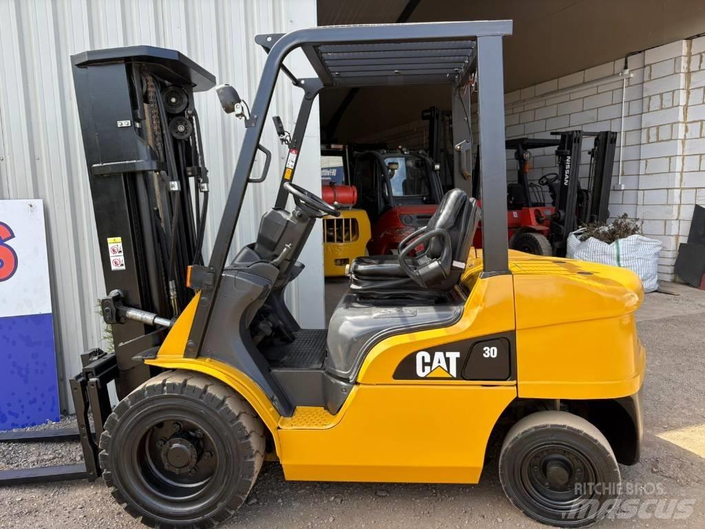 CAT DP30NT 柴油叉车