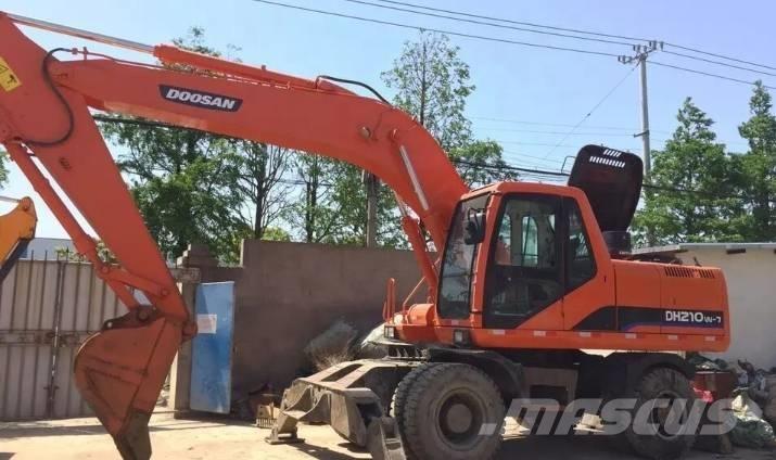 Doosan DH210W 轮式挖掘机