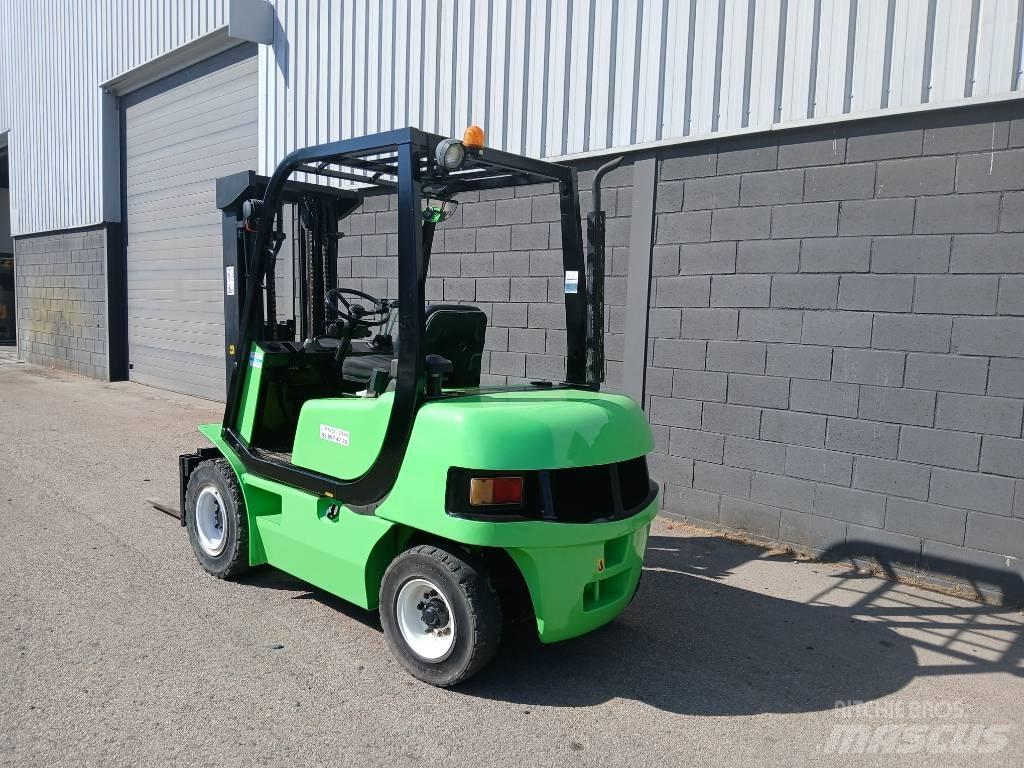 Clark CMP 25 柴油叉车