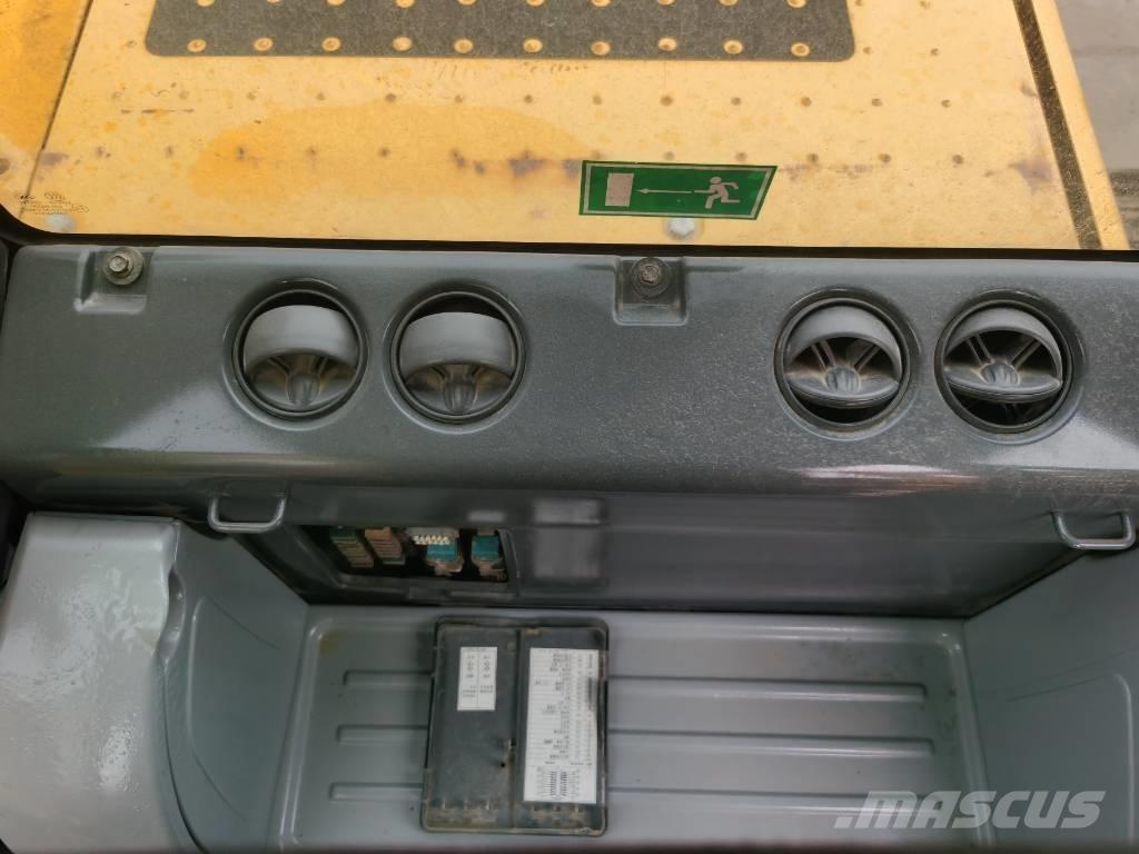 Komatsu PC 220-8 履带挖掘机