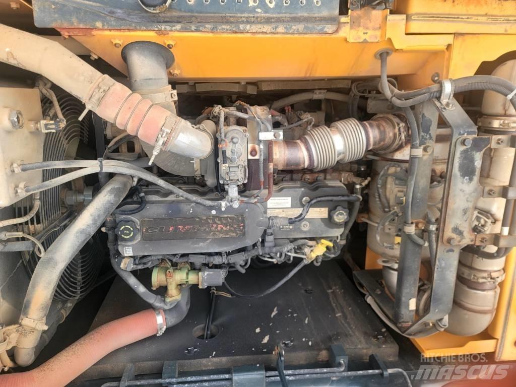 Hyundai HX 220 履带挖掘机