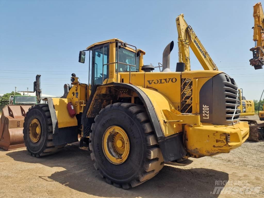 Volvo L 220 F 轮式装载机