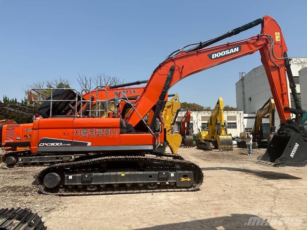 Doosan DX 300 中型挖掘机