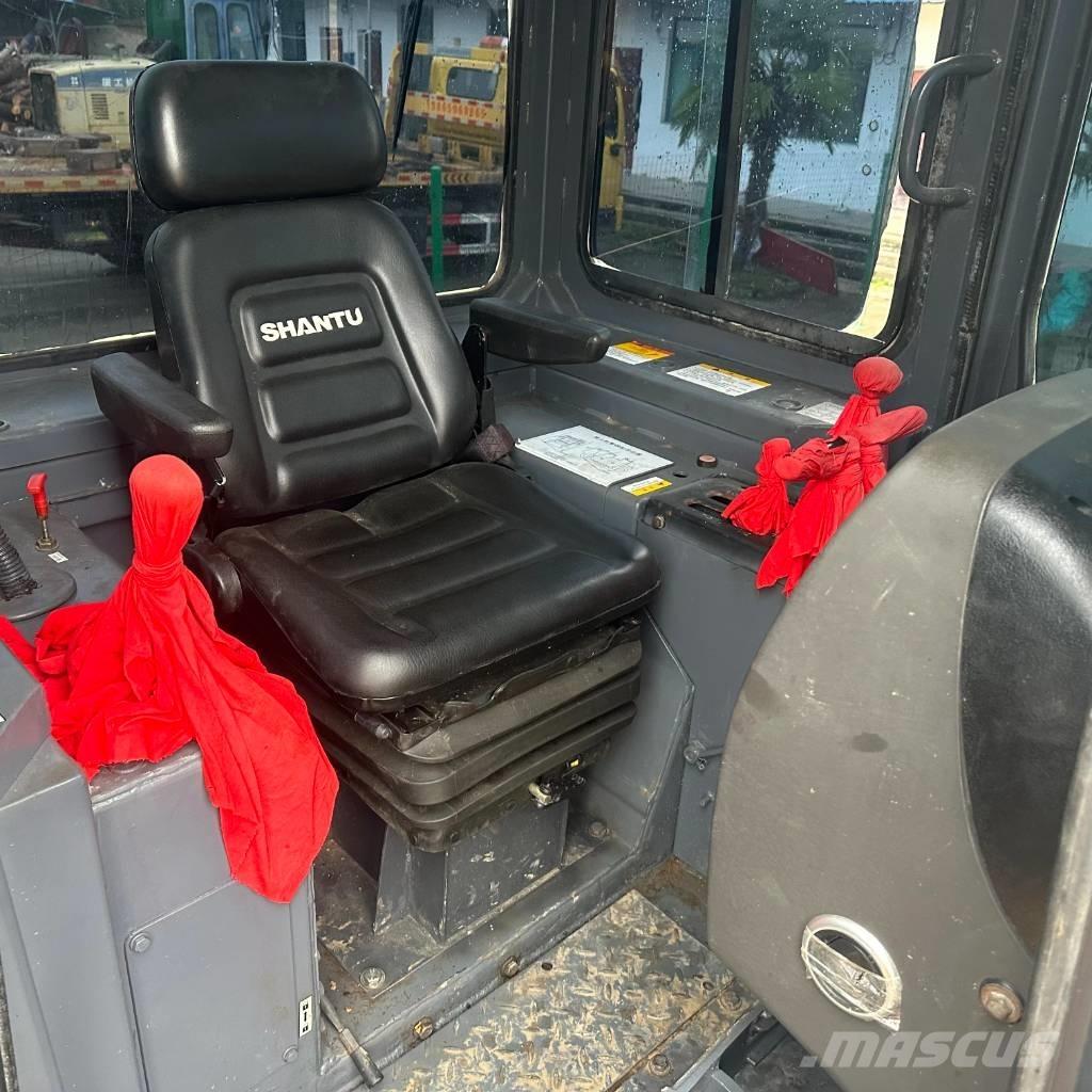 Shantui SD16 履带式推土机