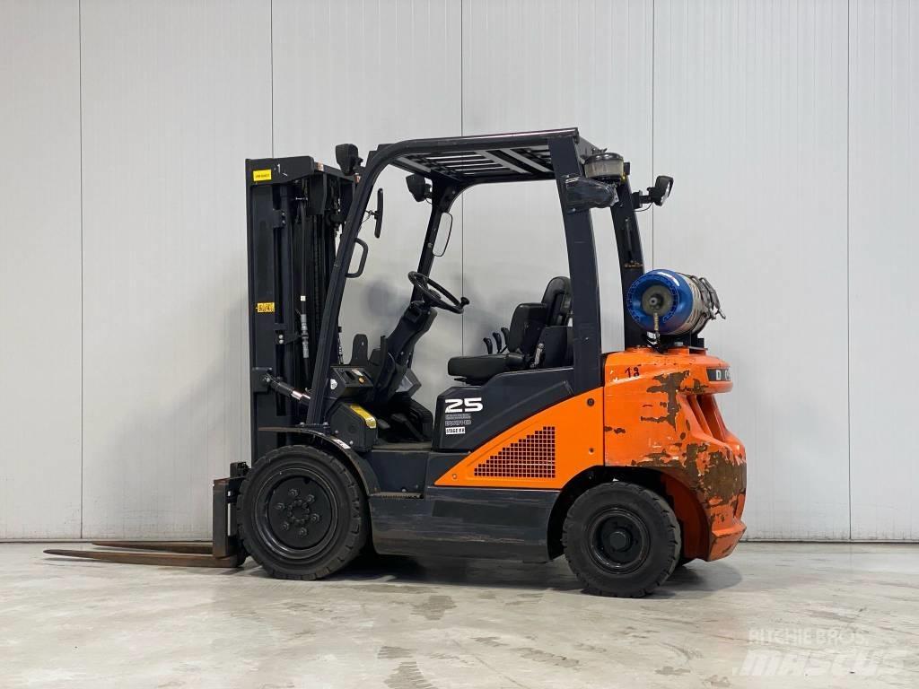 Doosan G25N-7 天然气叉车
