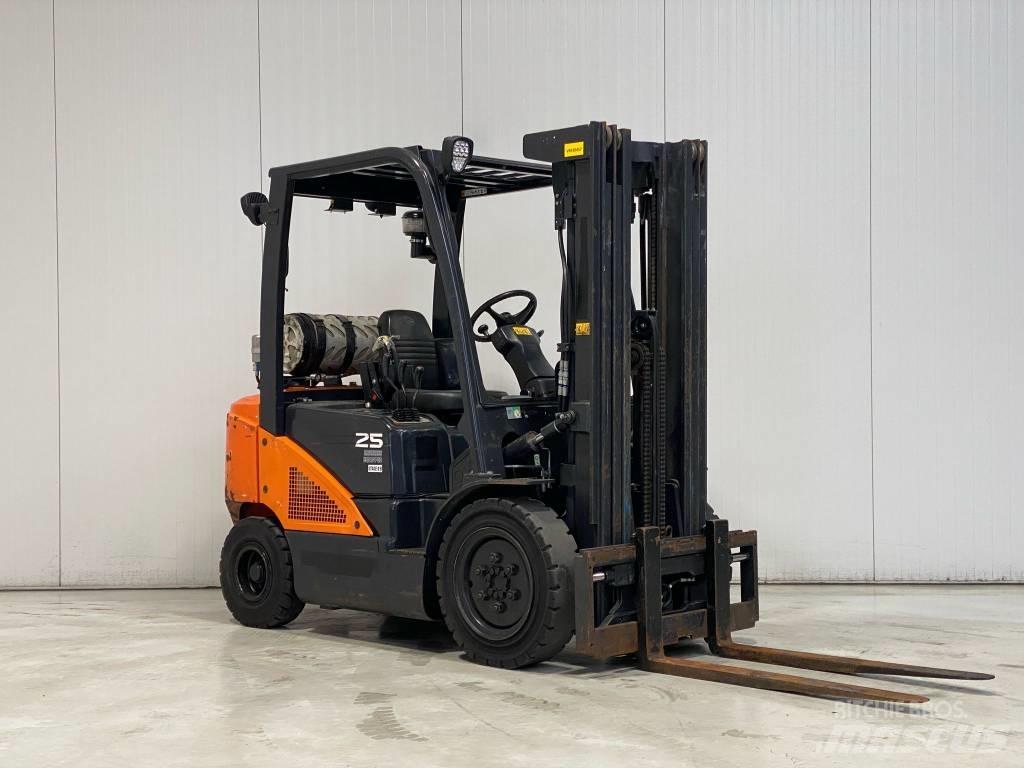 Doosan G25N-7 天然气叉车