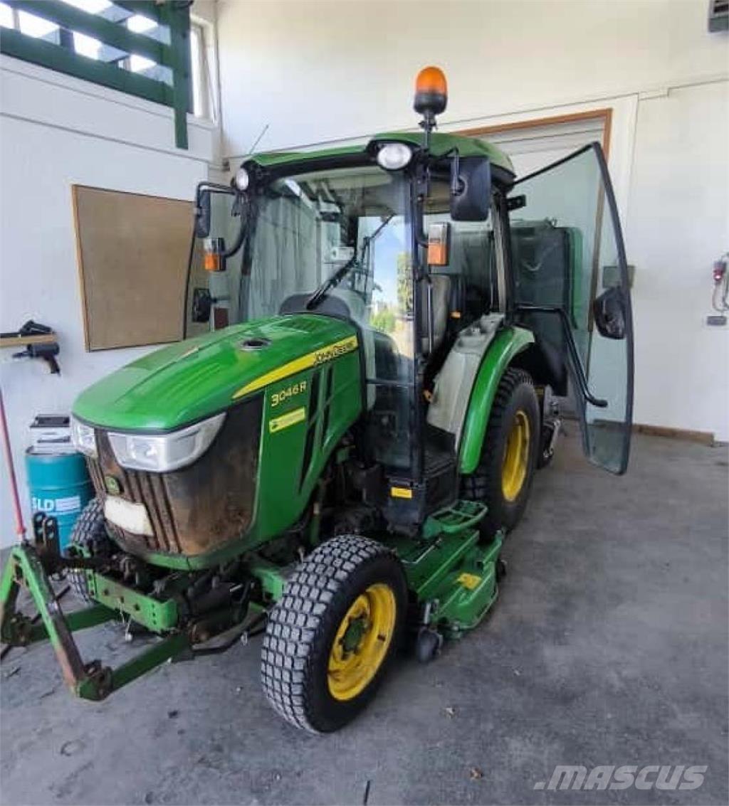 John Deere 3046R 小型拖拉机