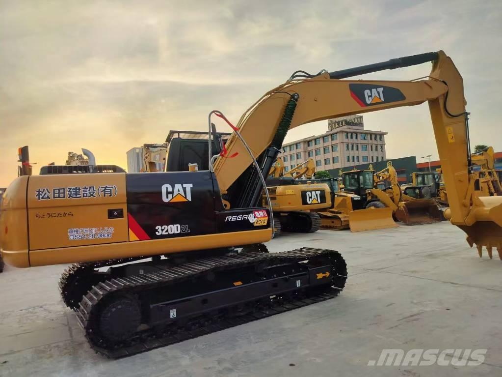 CAT 320 D2L 履带挖掘机