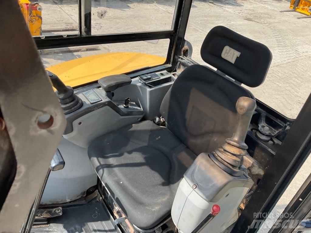 CAT 302.7 D CR 小型挖掘机
