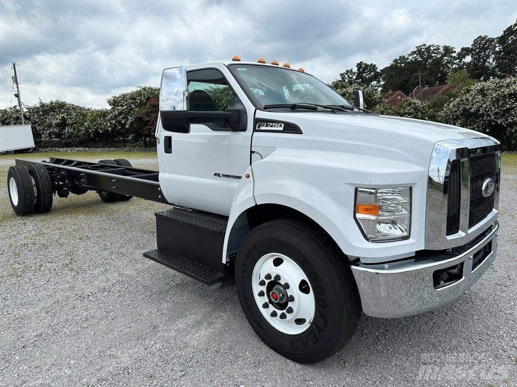 Ford F-750 平板车