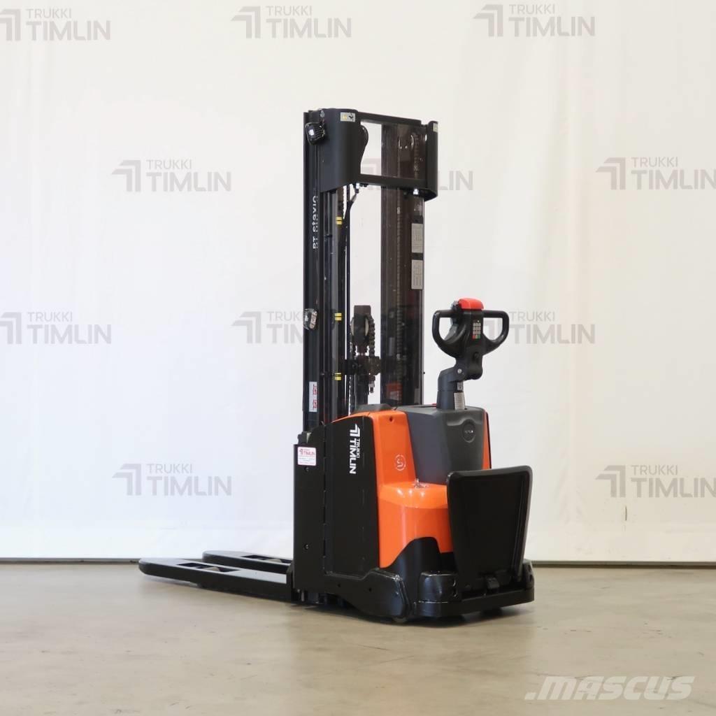 Toyota SWE120L 行走式堆垛机