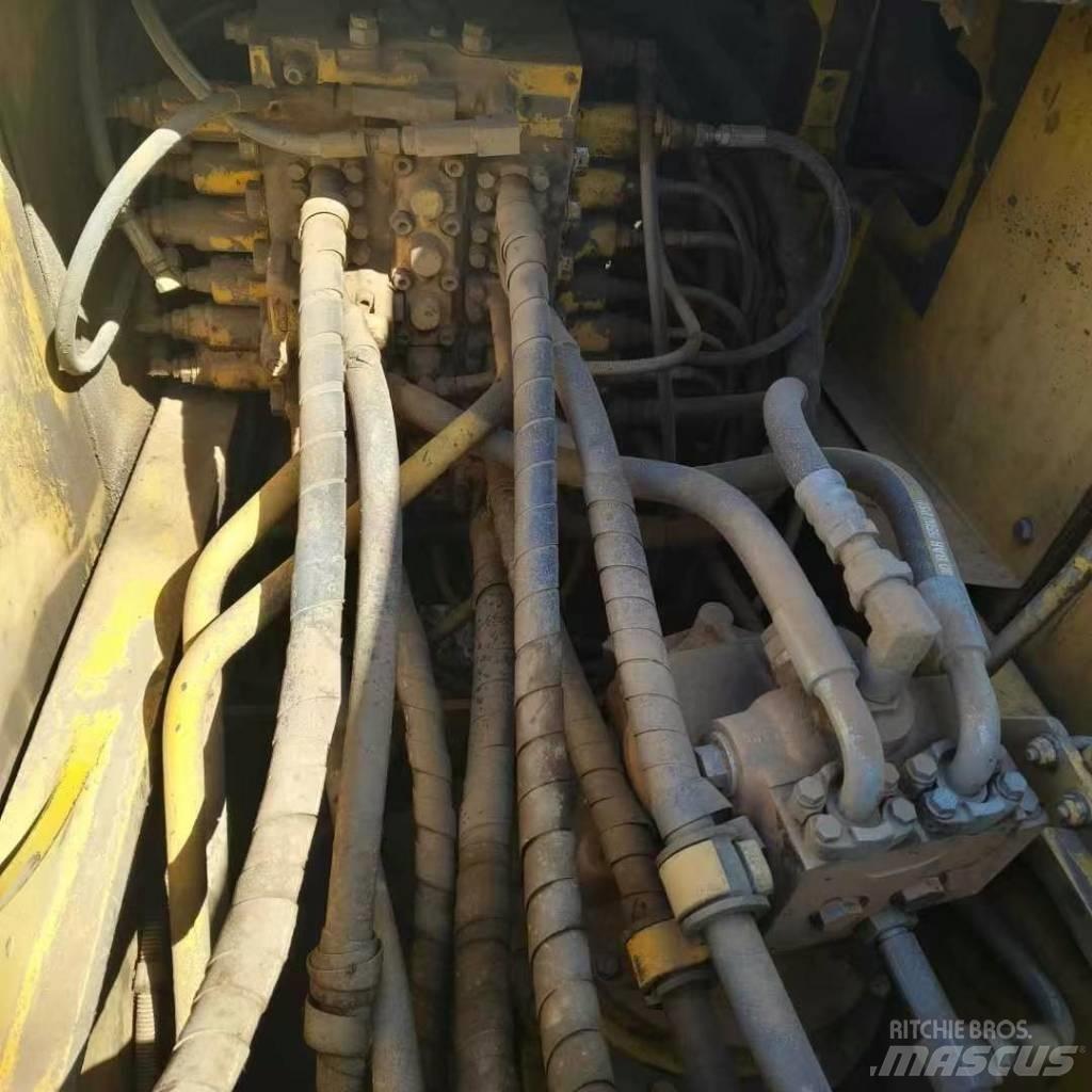 Komatsu PC 200-8 履带挖掘机
