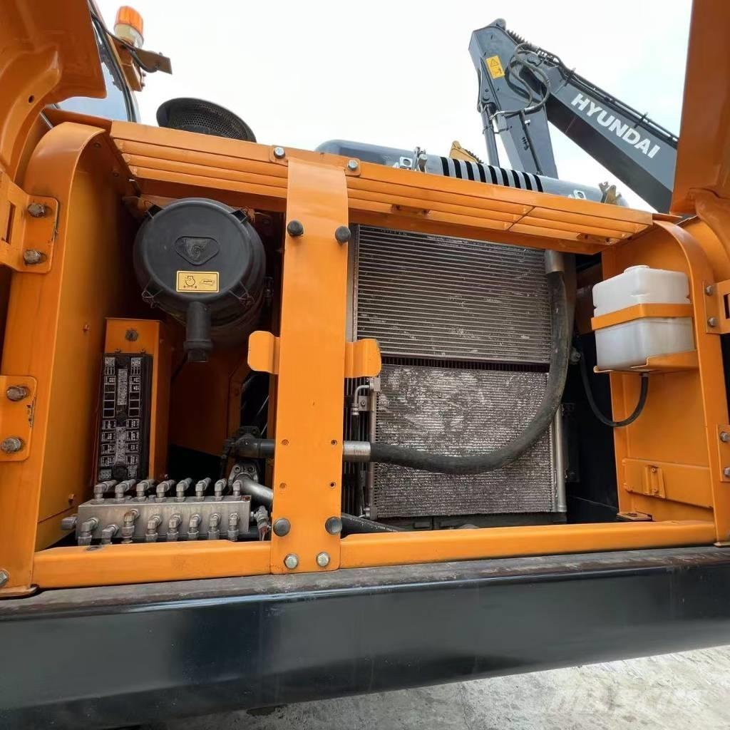 Hyundai R220LC-9S 中型挖掘机