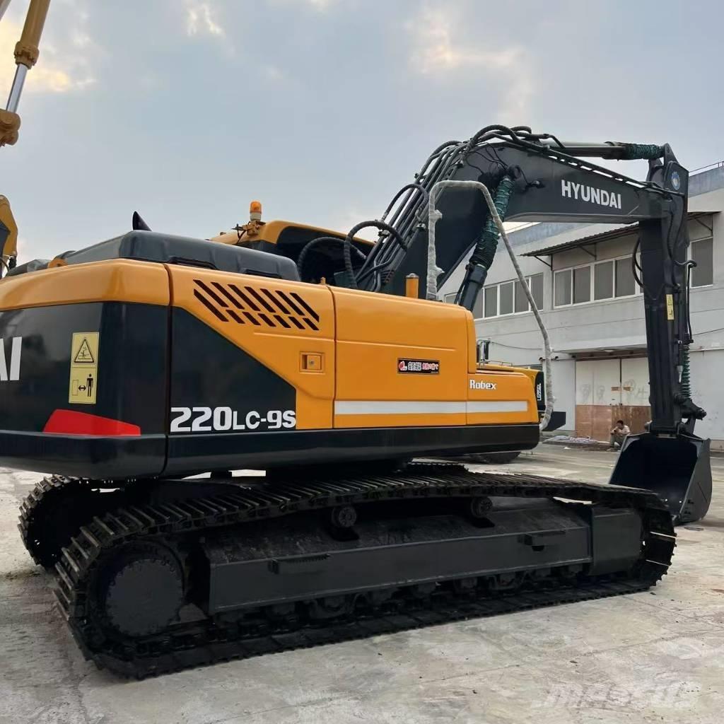 Hyundai R220LC-9S 中型挖掘机