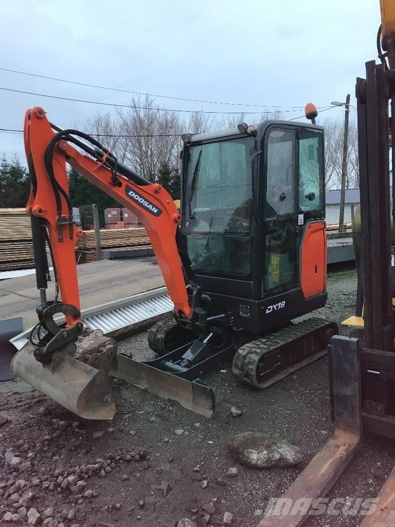 Doosan DX 19 小型挖掘机